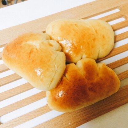 初めてのパン作りでしたが美味しくふわふわにできました！形がいびつですが……(~_~;)笑
ごちそうさまでした！